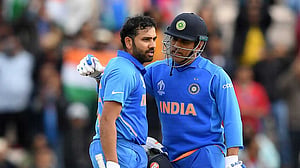 ‘সবসময়ের সেরা অধিনায়কদের তালিকায় ধোনির পাশেই থাকবে রোহিত’