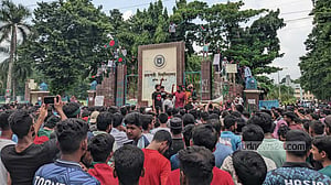 ভারতের বাঁধ খুলে আকস্মিক বন্যা সৃষ্টির অভিযোগে রাবিতে বিক্ষোভ