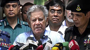 চাটুকারিতা হলে মিডিয়া বন্ধ: উপদেষ্টা সাখাওয়াত