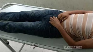 রাস্তার পাশে পড়ে ছিল চিকিৎসকের লাশ