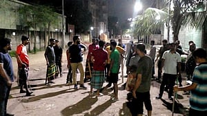 ডাকাত আতঙ্কে অসহায় ঢাকা, নির্ঘুম রাতে দলবেঁধে পাহারা