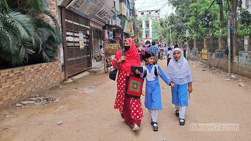 ভয়-আতঙ্ক নিয়েই স্কুলে ফেরা