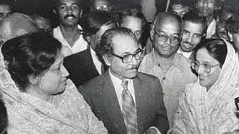 ‘জাদুঘরে পাঠানো’ অন্তর্বর্তী সরকারই হাল ধরছে