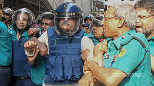 যে কারণে শপথ পড়াতে পারেননি টুকু