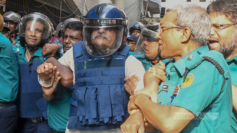 যে কারণে শপথ পড়াতে পারেননি টুকু