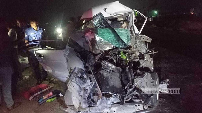 সিরাজগঞ্জে ট্রাক-মাইক্রেবাস সংঘর্ষে একই পরিবারের ৪ জনের মৃত্যু