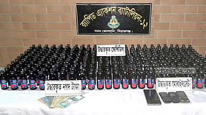 সিরাজগঞ্জে ভুট্টা বোঝাই ট্রাকে মিলল ফেনসিডিল, গ্রেপ্তার ৩