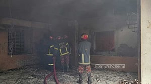 সিরাজগঞ্জে এমপি হেনরির বাসায় অগ্নিসংযোগ, ২ মরদেহ উদ্ধার