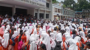 প্রশাসন নাকি বালুখেকোরাই শক্তিশালী ?