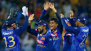 ভ্যান্ডারসে-আসালাঙ্কার স্পিনে ভারতকে হারিয়ে এগিয়ে গেল শ্রীলঙ্কা