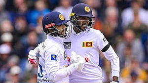 ধানাঞ্জয়ার ফিফটি ও রাত্নায়েকের রেকর্ড ইনিংসে উদ্ধার শ্রীলঙ্কা