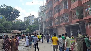 টাঙ্গাইলে এমপি ছোট মনিরের বাড়িতে আগুন