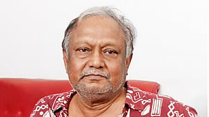স্ত্রীসহ টিপু মুনশির ব্যাংক হিসাব-শেয়ার অবরুদ্ধের আদেশ