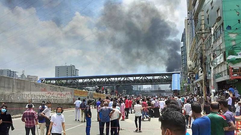 উত্তরায় সংঘর্ষ, পুলিশের টিয়ার শেল