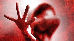 চট্টগ্রামে চলন্ত বাসে তরুণী ‘ধর্ষণ’, চালক-সহকারী গ্রেপ্তার