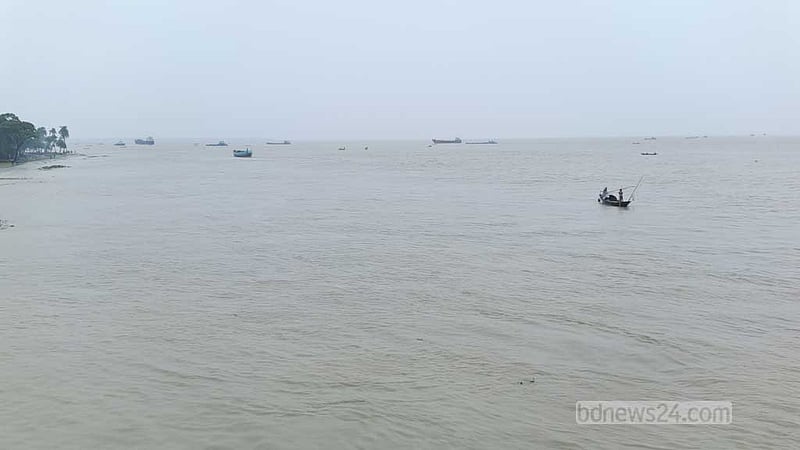 ভোলার সাগর মোহনায় ট্রলার ডুবি, নিখোঁজ ৮