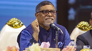 ছেলেসহ সাবেক স্বাস্থ্যমন্ত্রী জাহিদ মালেকের ২৮টি ব্যাংক হিসাব অবরুদ্ধ
