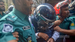 কারাগারে ডিভিশন দিচ্ছে না, আদালতে পলকের নালিশ