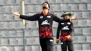 জাতীয় দলে চোখ রেখে বিপিএলের মঞ্চে আলিস