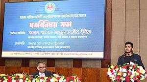 সেবা নিতে মানুষ যেন হয়রানির শিকার না হয়: উপদেষ্টা আসিফ