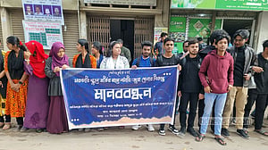 বাগেরহাটে মেধার ভিত্তিতে স্কুলে ভর্তির দাবিতে মানববন্ধন