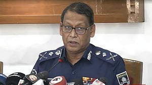 আন্দোলনে নিহতদের পরিবারের কাছে ক্ষমা চাইলেন আইজিপি