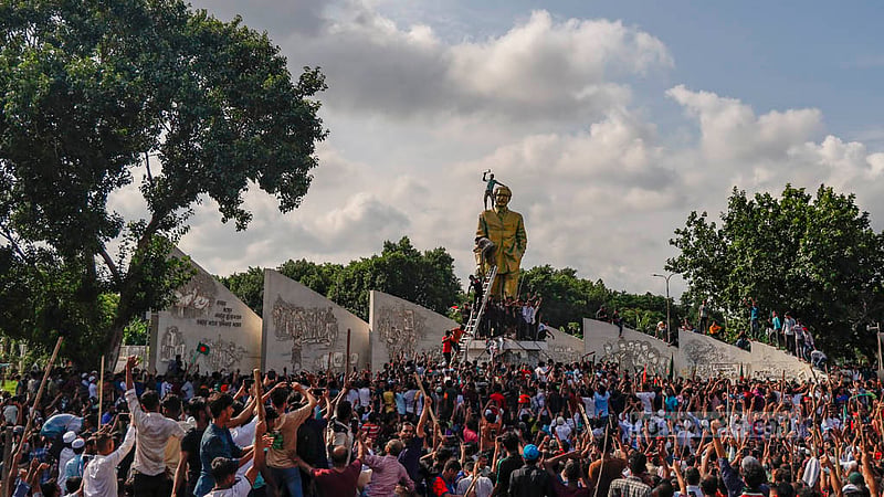 বঙ্গবন্ধুর ভাস্কর্য ম্যুরাল স্থাপনে ‘দুর্নীতির’ অভিযোগ অনুসন্ধানে দুদক