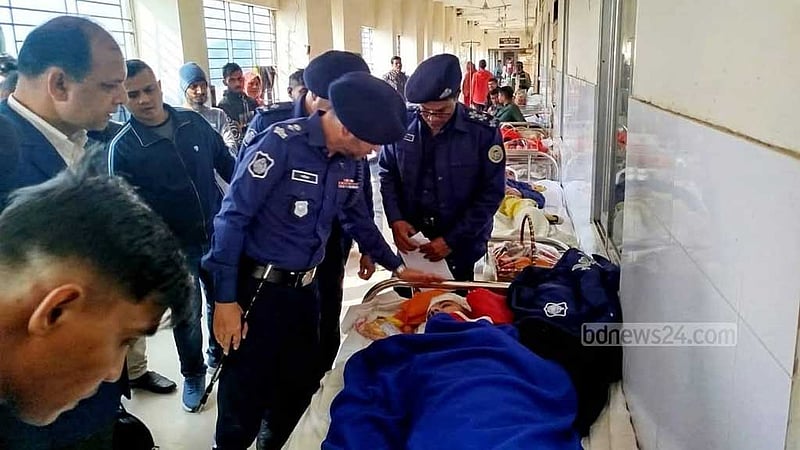 বরিশালে চোরাই গরু উদ্ধারে গিয়ে হামলায় ৪ পুলিশ সদস্য আহত