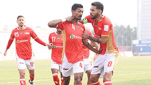 বড় জয়ে শীর্ষে বসুন্ধরা কিংস