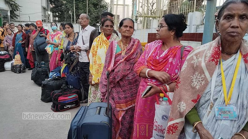 বেনাপোল দিয়ে ৭৫ ইসকন ভক্ত গেলেন ভারতে