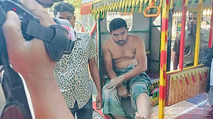 ভোলায় অভিযানে গিয়ে জেলেদের হামলায় মৎস্য কর্মকর্তাসহ আহত ৫