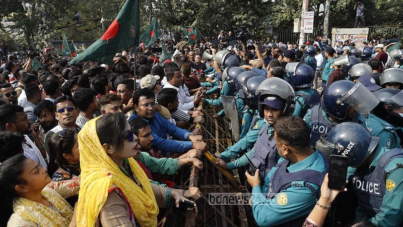 ভারতীয় দূতাবাস অভিমুখে বিএনপির পদযাত্রা আটকাল রামপুরায়