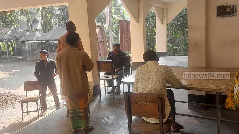 তেল নেই, তাই টিসিবির পণ্যের জন্য লাইনও নেই