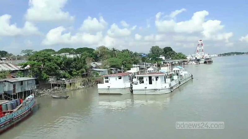 জাহাজে ৭ খুন: বিচার-ক্ষতিপূরণের দাবিতে ধর্মঘটে পণ‌্যবা‌হী নৌযান শ্রমিকরা