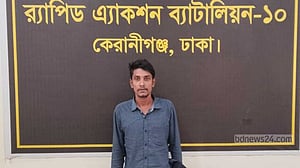 এক্সপ্রেসওয়েতে দুর্ঘটনা: বাসচালক গ্রেপ্তার