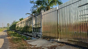 এবার পূর্বাচলে মাঠ দখল করল কানাডিয়ান ইউনিভার্সিটি