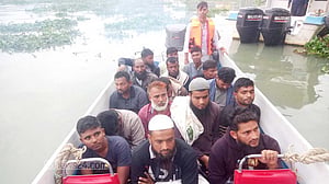 মেঘনায় অবৈধভাবে বালু উত্তোলন, আট ড্রেজারসহ আটক ১৬