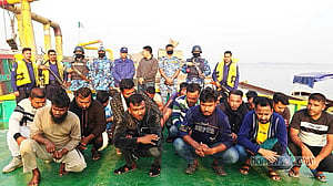 চাঁদপুরে মেঘনায় কোস্টগার্ডের অভিযান, আটক ২৮