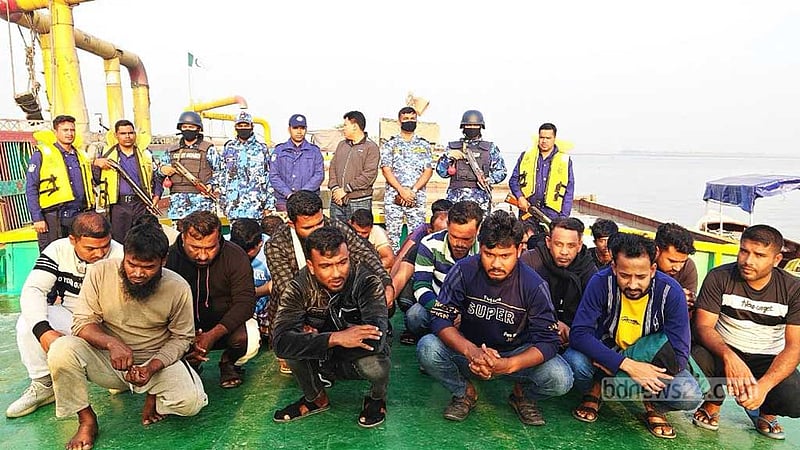 চাঁদপুরে মেঘনায় কোস্টগার্ডের অভিযান, আটক ২৮