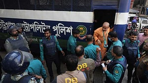 চিন্ময়ের পক্ষে ‘বাইরে থেকে’ আইনজীবী আনা যাবে: আইনজীবী সমিতি