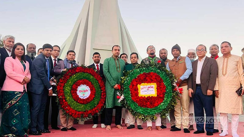 চালু হয়নি চট্টগ্রামের কেন্দ্রীয় শহীদ মিনার, তিন স্থানে শ্রদ্ধা নিবেদন