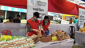 পরিত্যক্ত প্লাস্টিকের বিনিময়ে গৃহস্থালীর বাজার