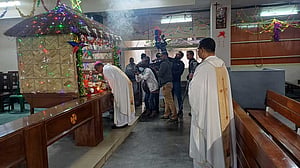 বিশ্বশান্তি কামনা বড়দিনের প্রার্থনায়