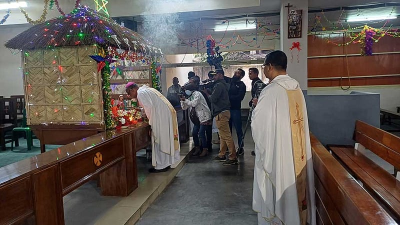 বিশ্বশান্তি কামনা বড়দিনের প্রার্থনায়