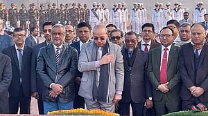 স্মৃতিসৌধে প্রধান বিচারপতির শ্রদ্ধা নিবেদন