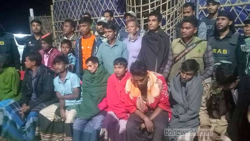 টেকনাফে অপহৃত বনকর্মীসহ ১৮ জন ‍উদ্ধার, আটক ২