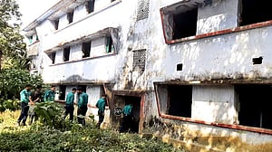 যুবকটির পরিচয় কী, কারা করল খুন, উত্তর খুঁজছে পুলিশ