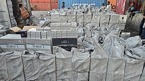 মিথ্যা ঘোষণায় আমদানি করা ৭৪ লাখ সিগারেট জব্দ