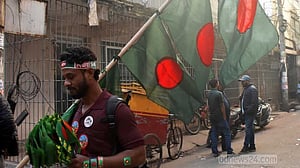 বিজয়ের মাসে শুধু লাল-সবুজের টানেই পথে