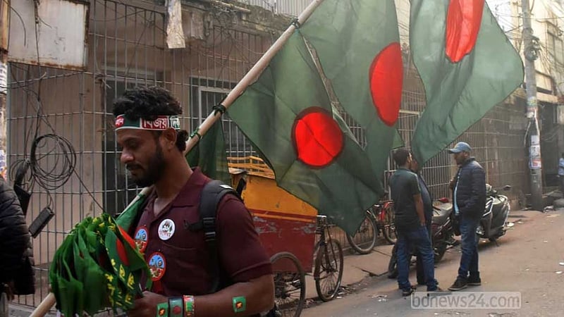 বিজয়ের মাসে শুধু লাল-সবুজের টানেই পথে